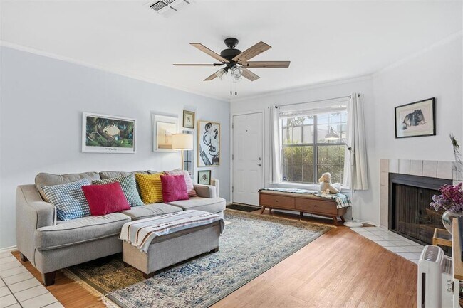 2215 Post Rd Unit 1018