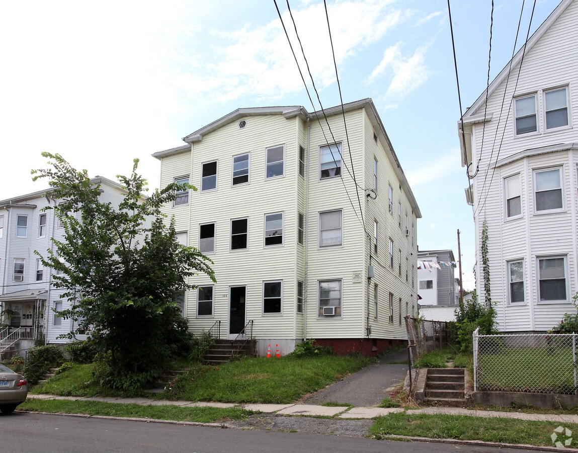 Photo - 164 Grove St Apartments