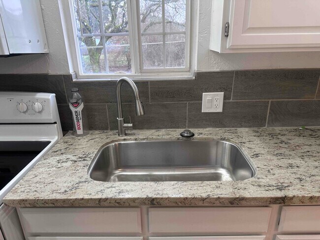 Photo - 3100 SE 122nd Ave Unidad c