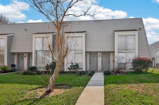 Photo - 5929 Queensloch Dr Unit 118