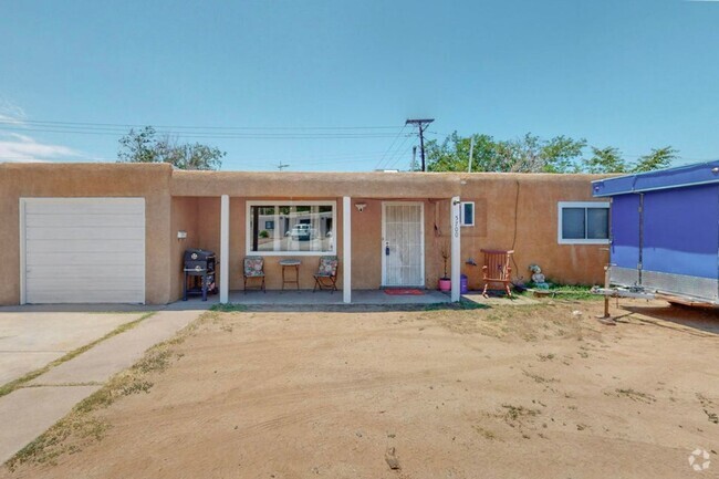 Building Photo - AVAILABLE NOW Cozy 4 bed -1 bath - Close t... Rental