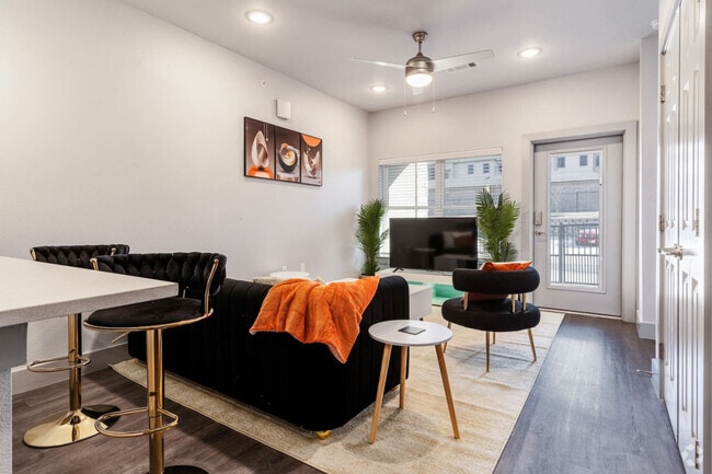 Building Photo - 3930 Westcliff Rd Unit ID1228619P Rental
