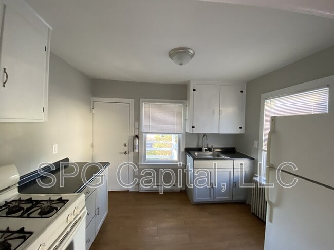Photo - 241 York St