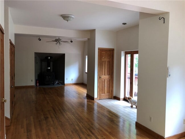 Photo - 480 Lansingville Rd