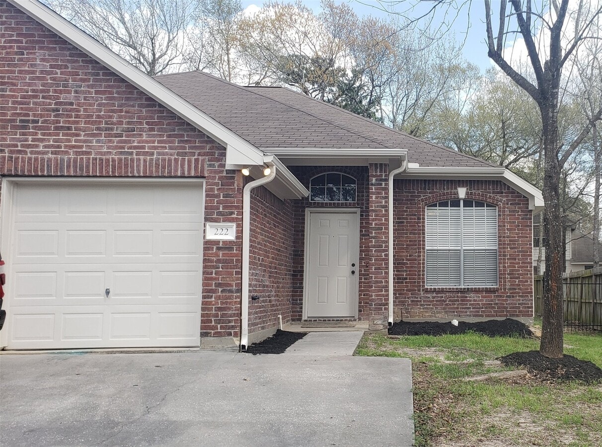 Photo - 222 Canterbury Dr