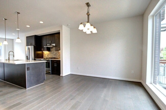 Photo - 3Bd/2.75Ba Seattle Townhouse