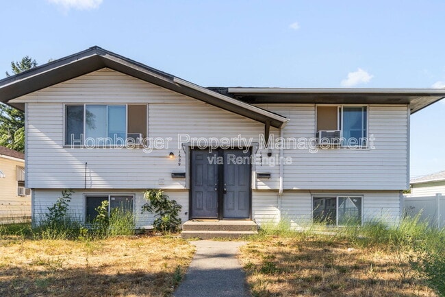 Building Photo - 1631 E Rowan Ave Rental