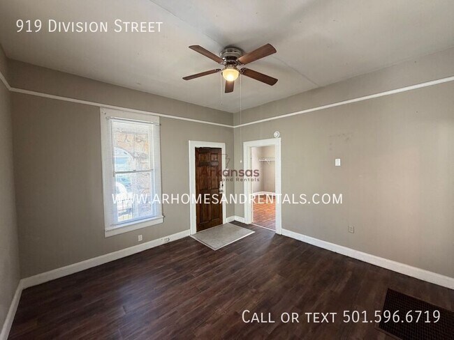 Photo - 919 Division St