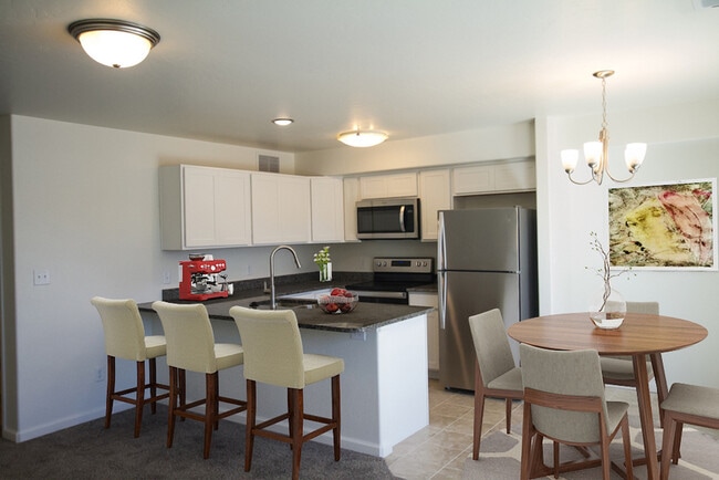 Photo - 654 Trinity Way