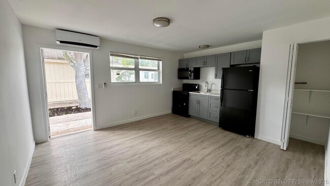 Building Photo - 225 S F St Unit 7