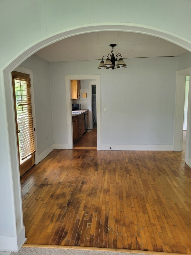 Photo - 1006 S Main St