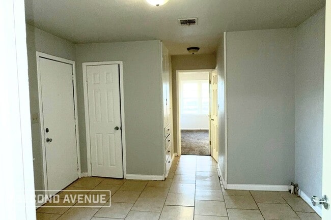 Photo - 1920 NE 29th St