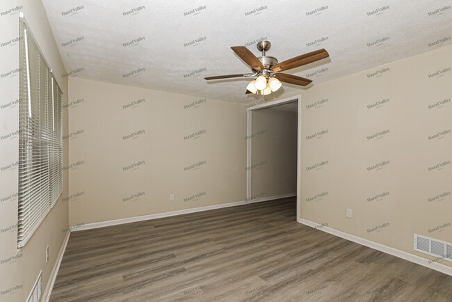 8355 Dunellen Ln