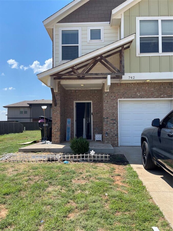 Photo - 742 SW 14th St