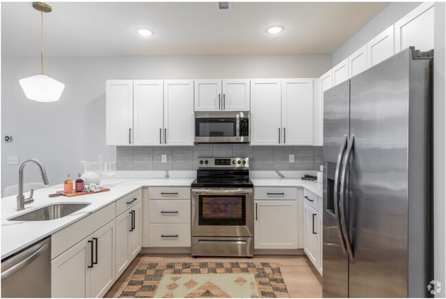 Building Photo - 21 Raymond Ave Unit 204