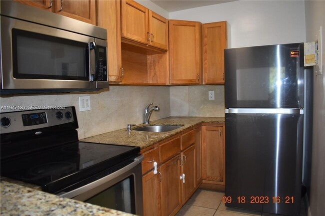 Building Photo - 1470 NE 125th Terrace Unit 304