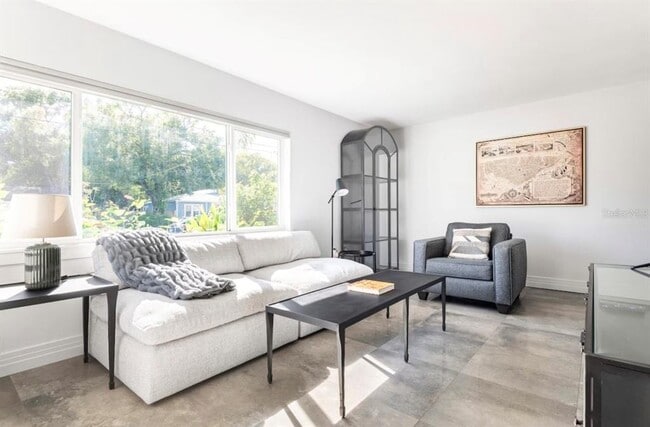 Building Photo - 1205 W Adalee St