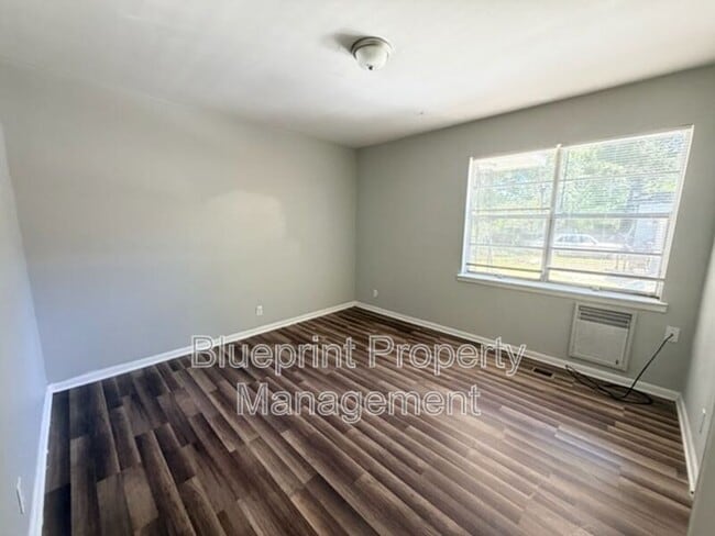 Photo - 737 47th St N