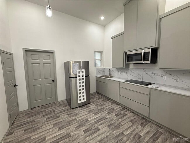 Photo - 6 Miller Ave