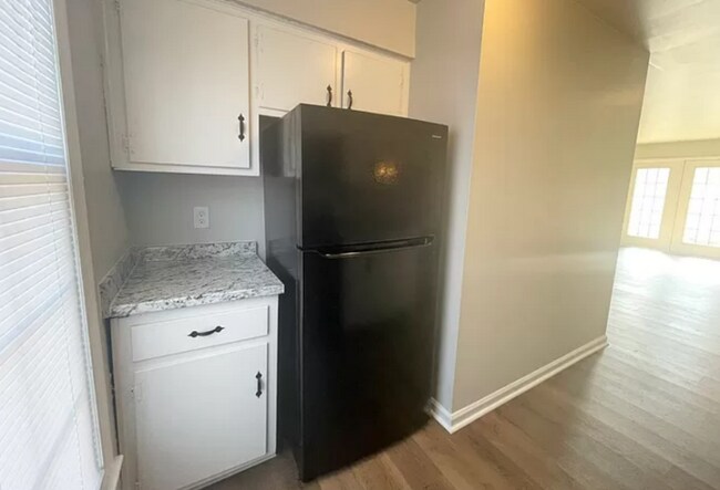 Photo - 71 W County St