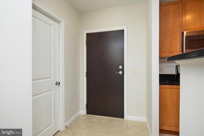 Building Photo - 851 N Glebe Rd Unit 414