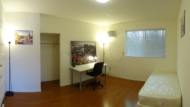 Photo - 1149 W 37th Pl Unit 5