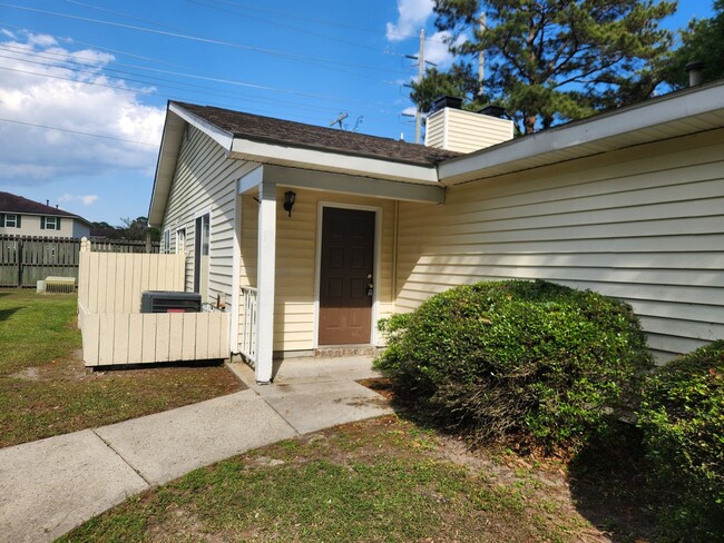 **Available June 1st ** Newly Remodeled 2 ... - **Available June 1st ** Newly Remodeled 2 ... Casa Adosada