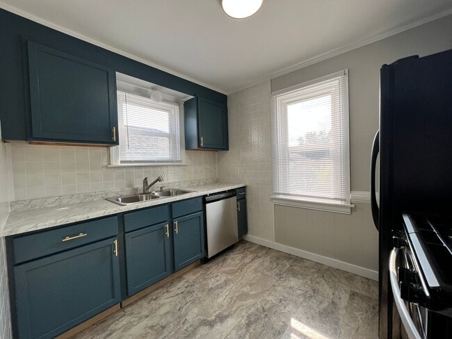 Building Photo - 3 bedroom available for a move very soon! Unit 1203 Spring Street Fort Wayne, IN 46808