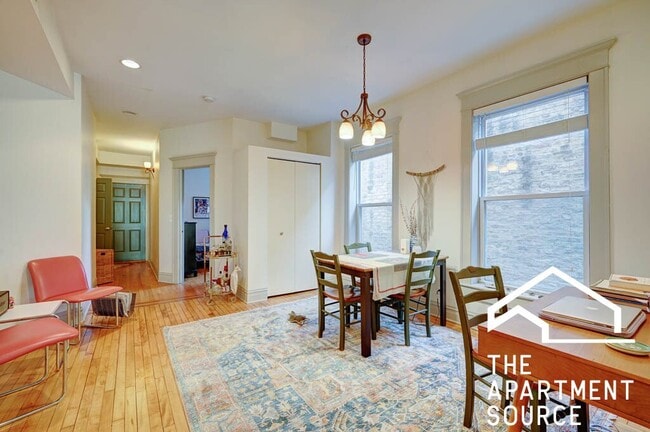 Photo - 882 N Marshfield Ave Unit 2f