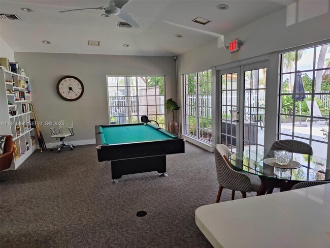 Photo - 616 Executive Center Dr Unidad 107