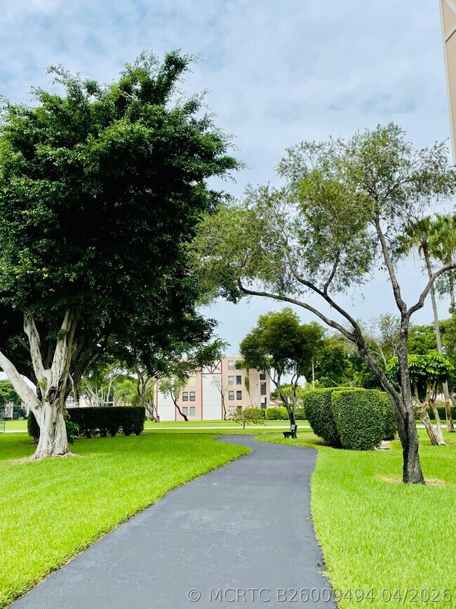 14476 Amberly Ln Unit 208