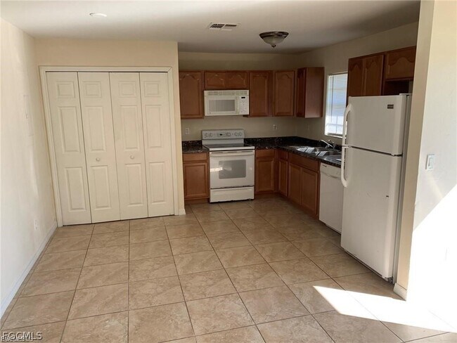 Photo - 1908 Haviland Ave S