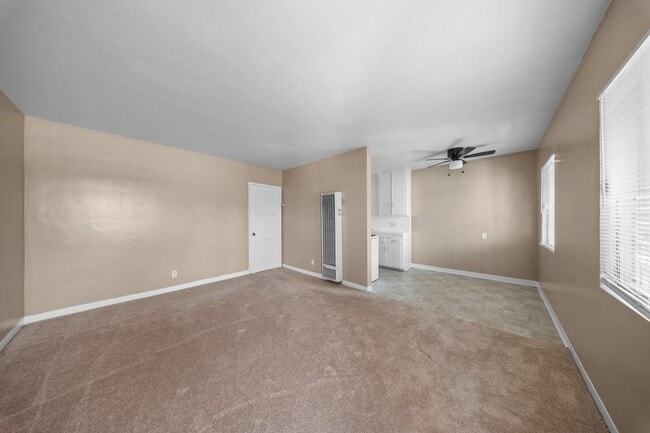 Photo - 1887 Locust Ave Unidad 4