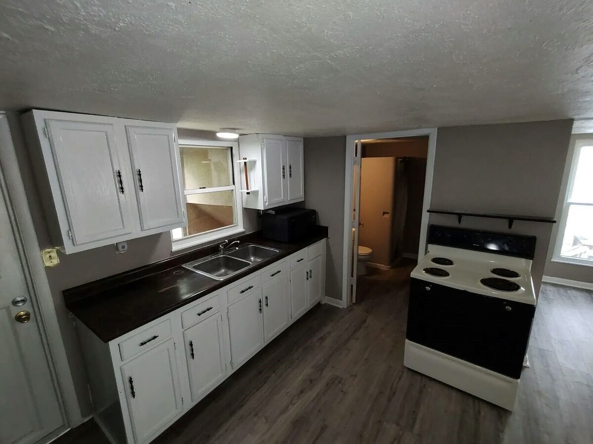 Photo - 1214 W Pike St