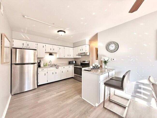 Photo - 10405 Mansfield Ave