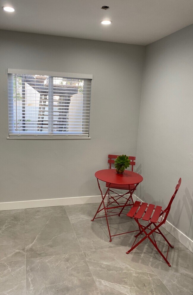 Kitchen - 1707 Barry Ave Unit 1705