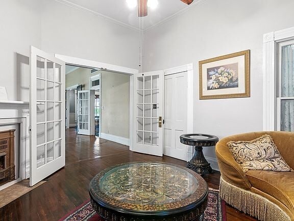 Photo - 250 N Main St