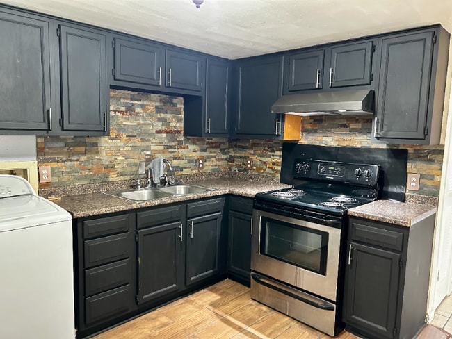 Photo - 305 Greenbriar St Unit 11