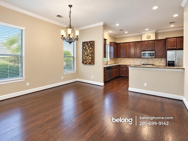 219 W 27th St