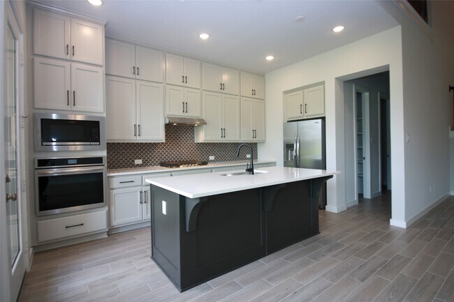 Photo - 6542 Scarlet Pond Ln