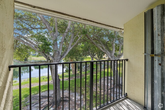 2BR, 1BA - 857SF - Balcony