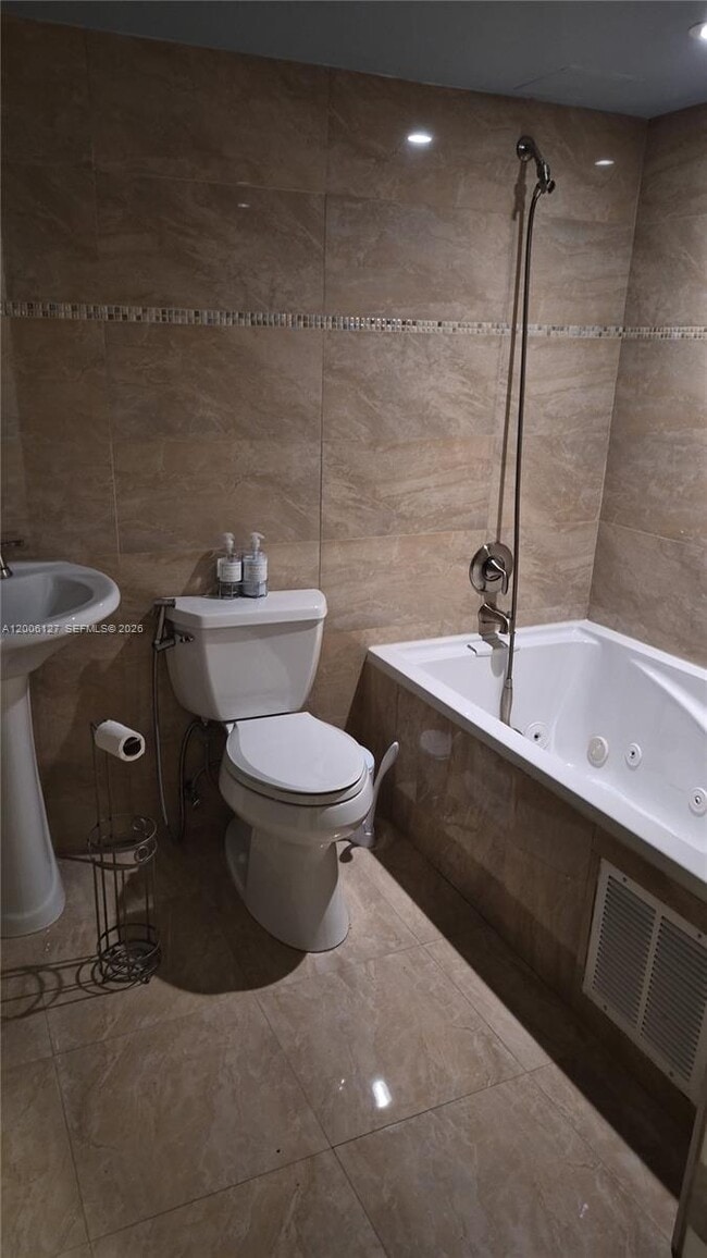 Photo - 2816 N 46th Ave Unidad J682