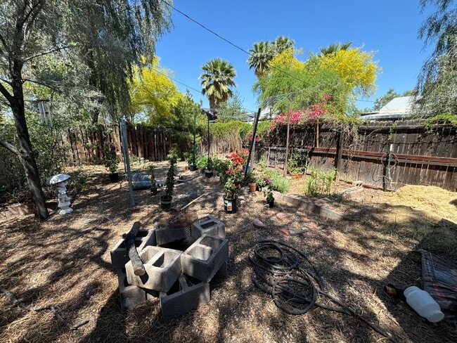 Photo - 725 W Pierce St