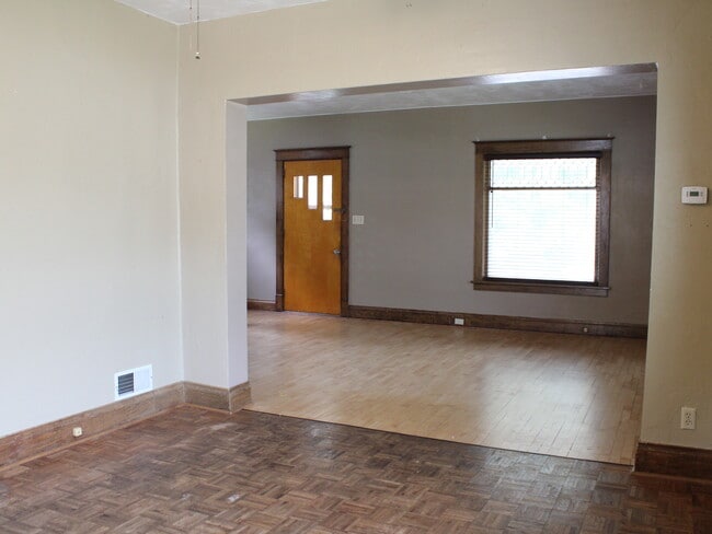 Photo - 107 E 11th St