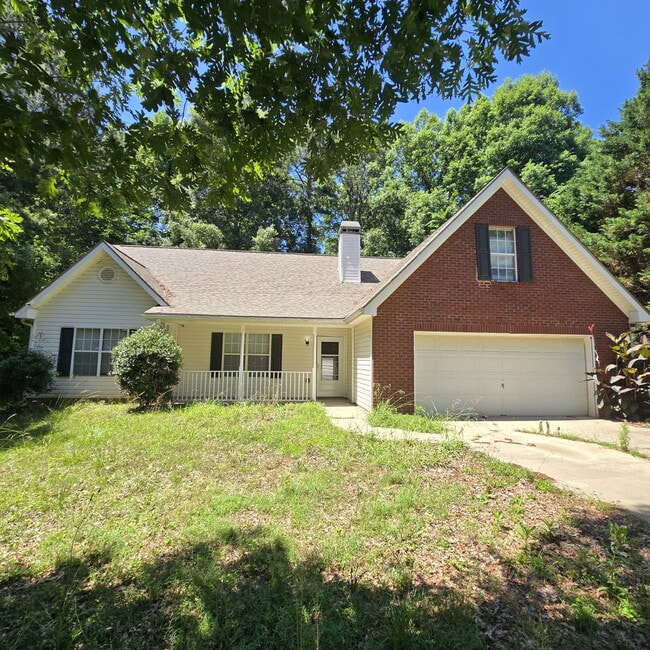 Photo - "Charming 4-Bed Oasis with Granite Countertops on Pebble Creek Drive, McDonough!"