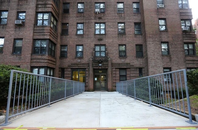 Photo - 150 E Hartsdale Ave Unidad STF