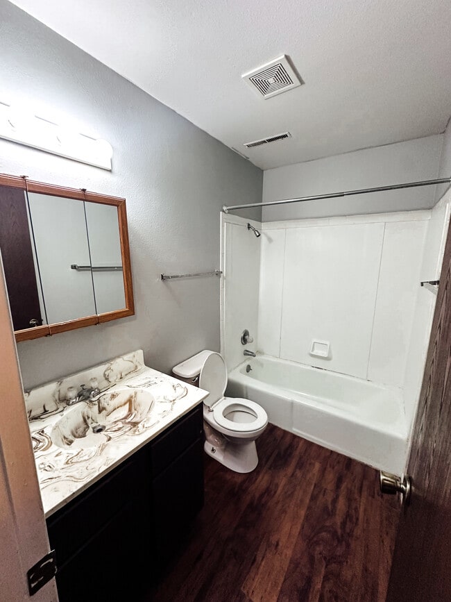 Photo - 1627 W Maple St Unidad B