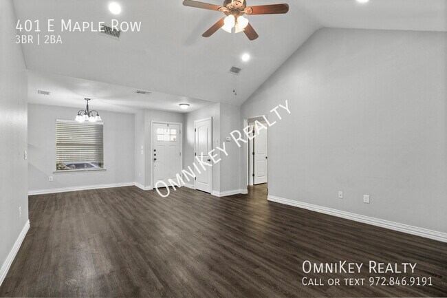 Photo - 401 Maple Row