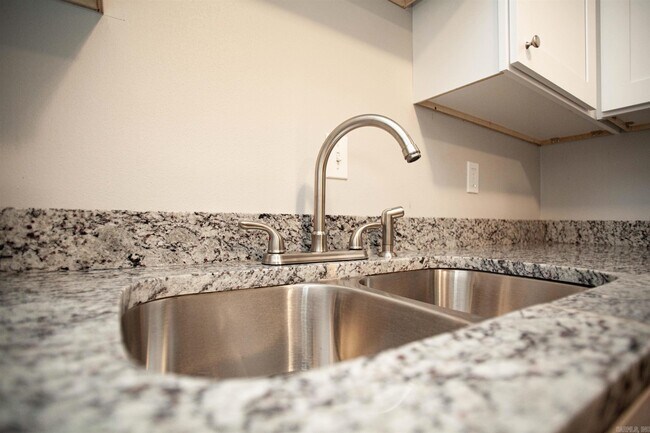 Photo - 9101 N Rodney Parham Rd Unidad 13