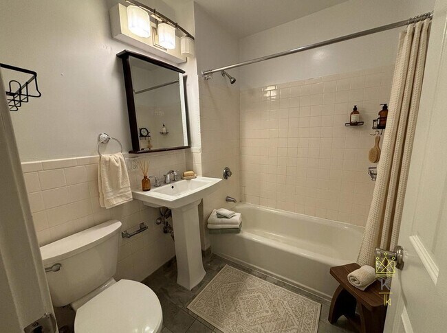 Photo - 672 Washington St Unit 4